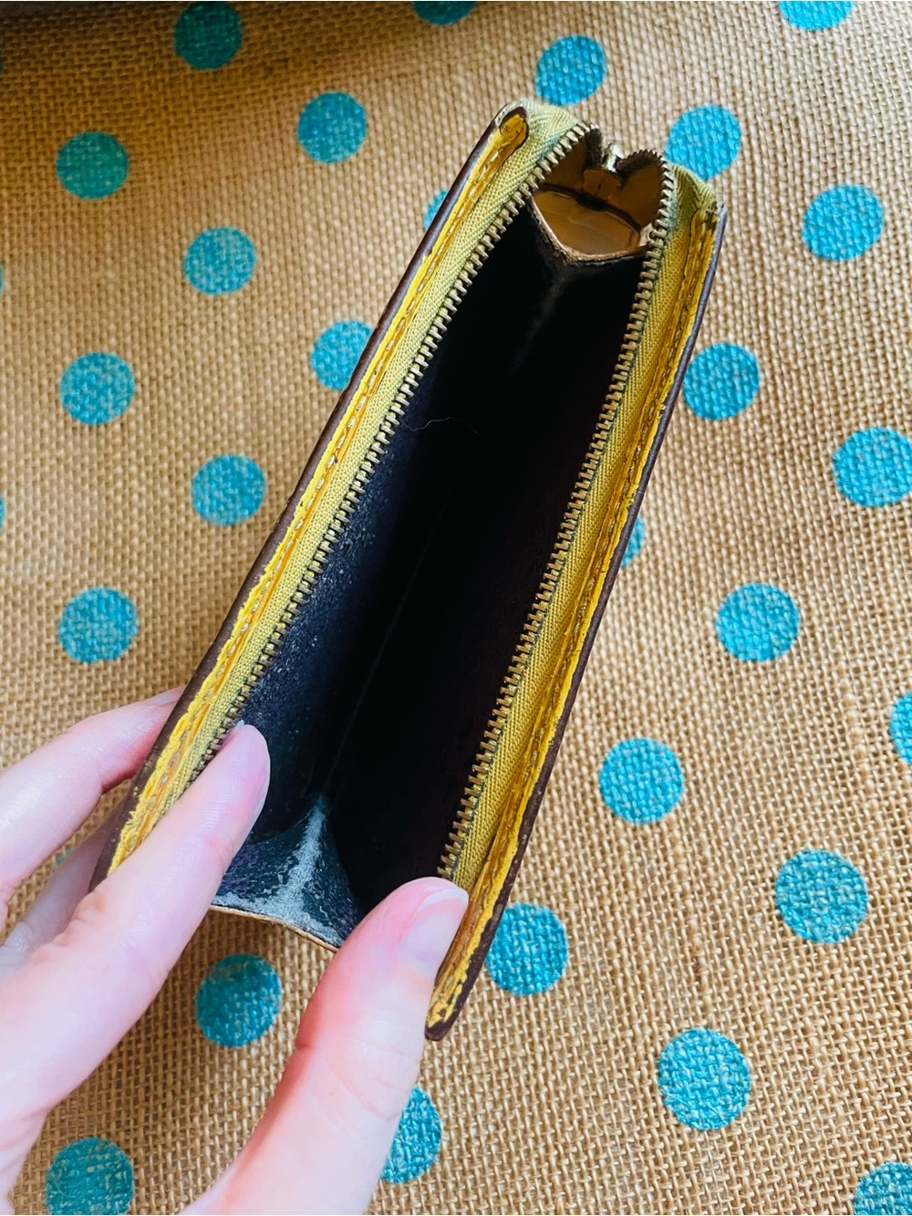 Vintage Louis Vuitton Epi Leather wallet/coin purse - Picture 6 of 9